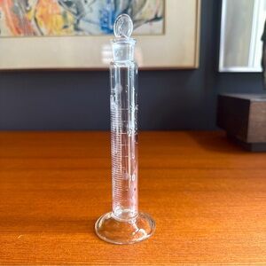 Pyrex 250 ml Graduated Mixing Cylinder with  13K Glass Pennyhead Stopper